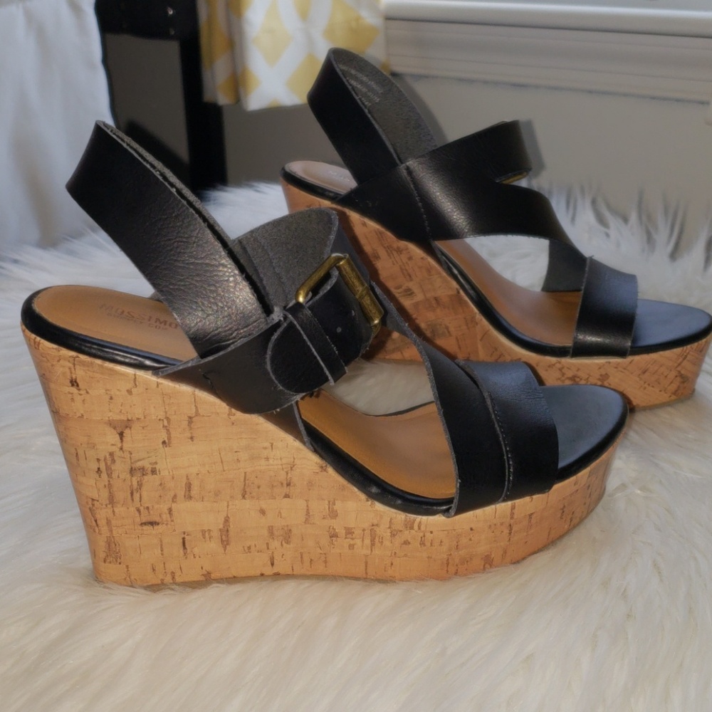Black wedges